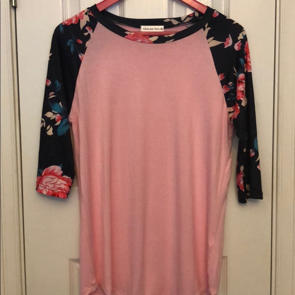 Cute quarter length sleeved shirt!